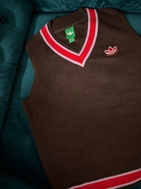 adidas Brown V-Neck Knit Vest w/ Pink & Red Trim, Red Trefoil embroidery Men XL